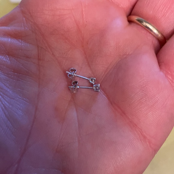 *real 0.10 ct. diamond stud earrings * never worn - Picture 5 of 6